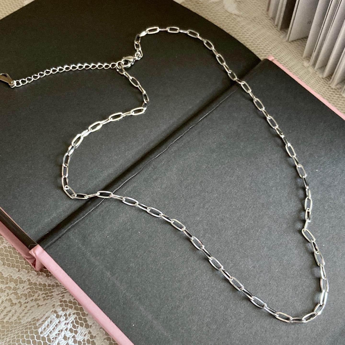 Clareta 0.5 cm paper clip necklace