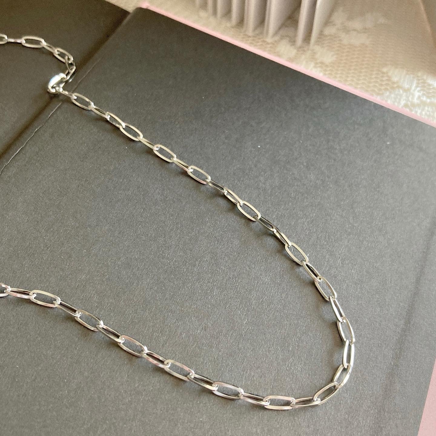 Clareta 0.5 cm paper clip necklace