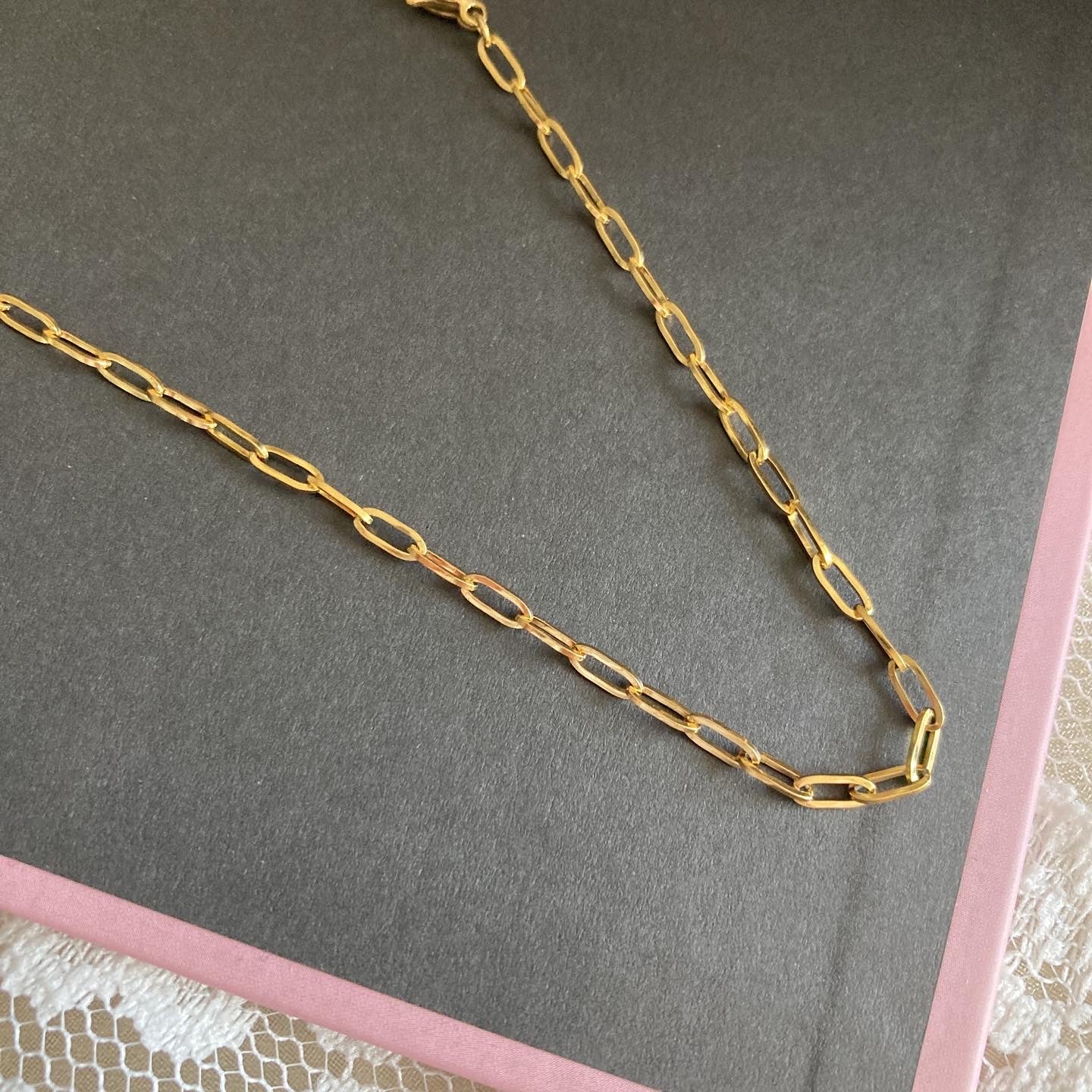 Clareta 0.5 cm paper clip necklace