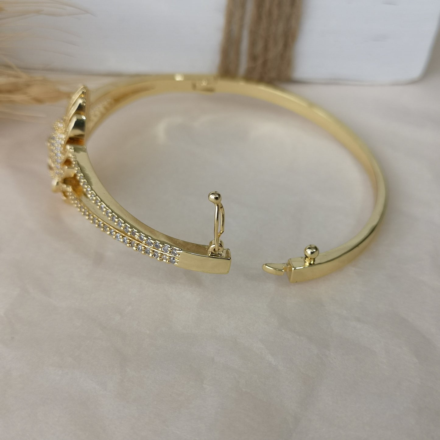 S.L.A. Nora bangle